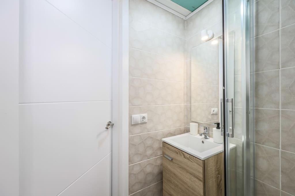 Luxe Apartment In Tetuan Madrid Exterior foto